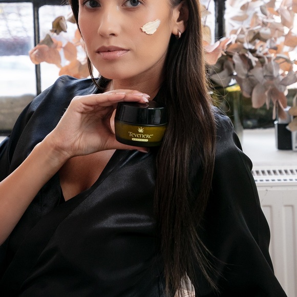 Tevenere’s Lifting & Firming Mask - Picture 9 of 12